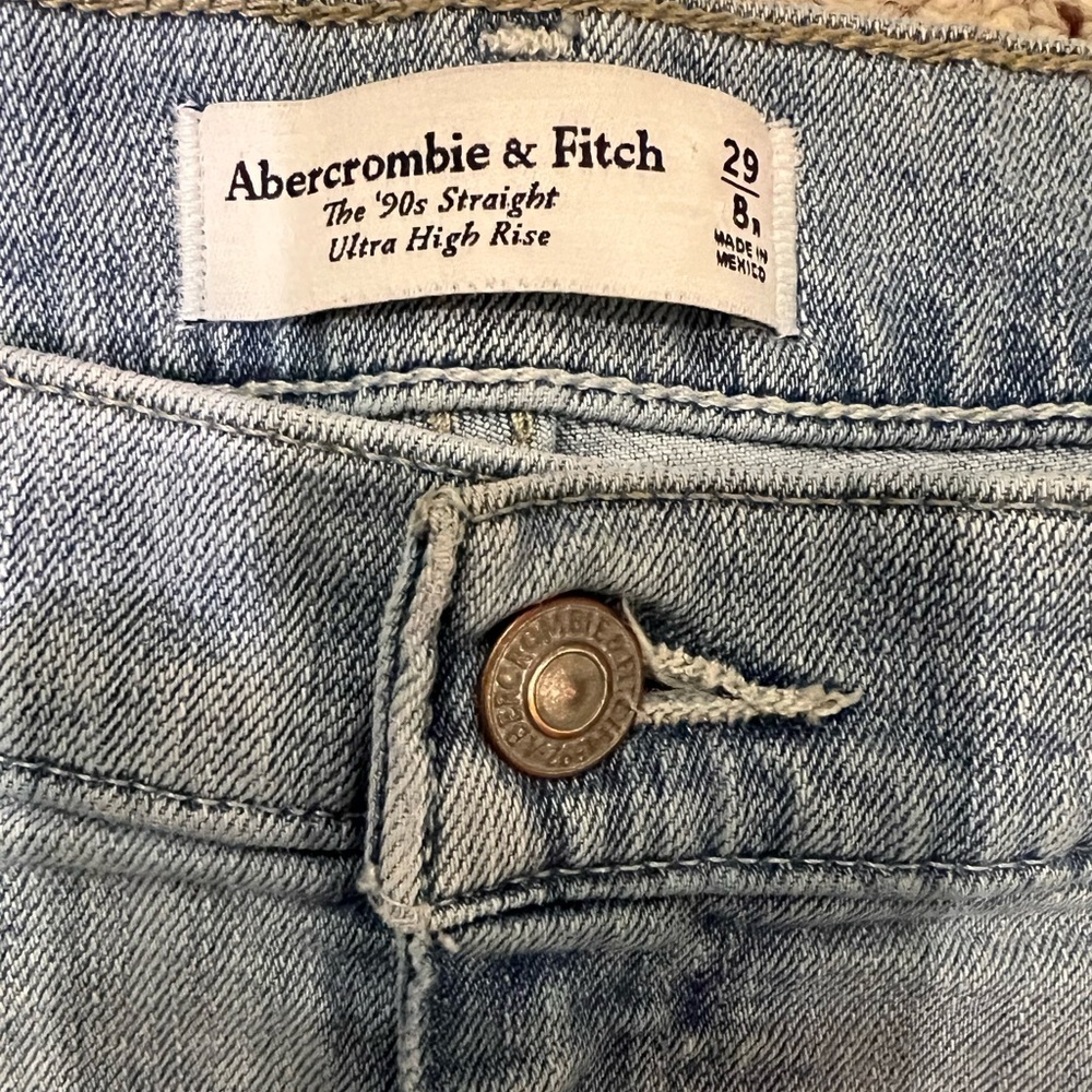 Abercrombie & Fitch 90’s High Rise Straight Leg Jeans - Picture 6 of 8